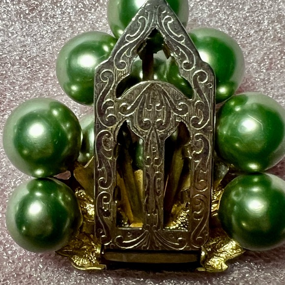 Vintage 1930 Art Deco, Coat or dress Brooch/pin. Cluster green simulated pearls. - Picture 8 of 13